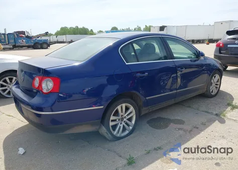 2008 Volkswagen Passat Turbo from USA, damaged, VIN WVWUK73CX8E170469